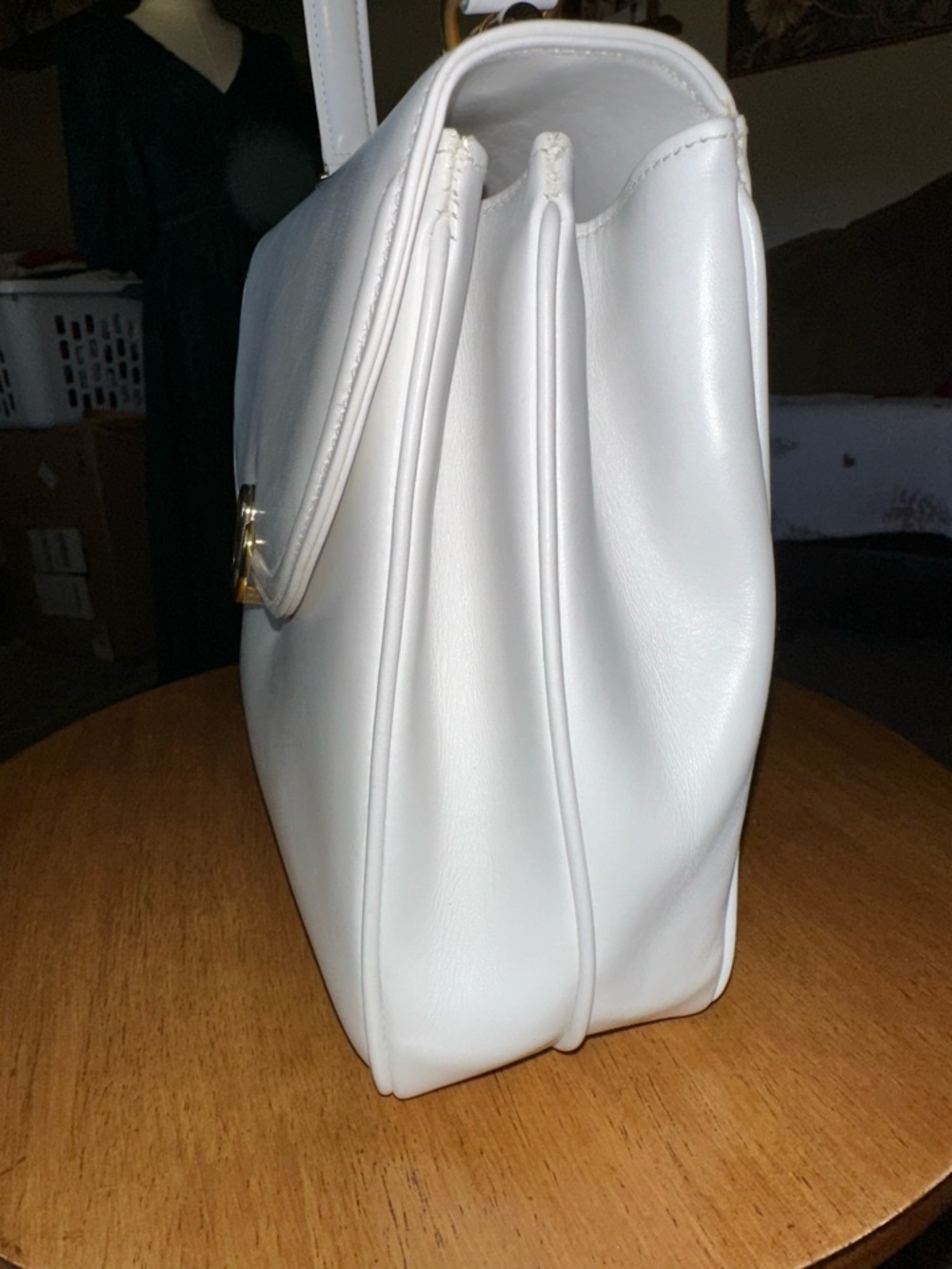 Vintage Gucci Kelly-like White Calfskin Leather Handbag with Suede Interior - Picture 2 of 16